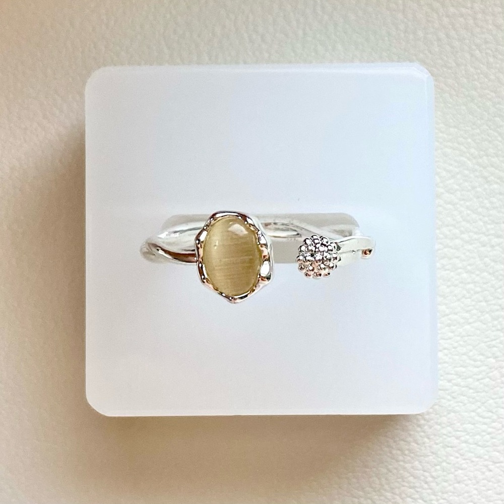 Sterling Silver Oval Cat's Eye Open Ring - Cream
